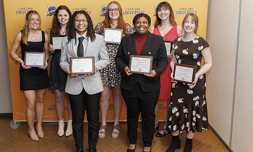 Seven seniors complete honors program with projects rooted in research and community impact