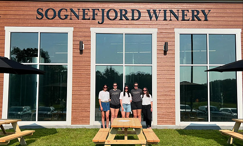 Winery helps Lakeland grads share family legacy