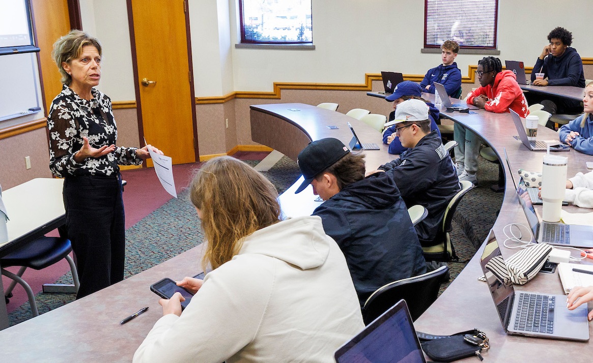 Kim Viglietti named top Lakeland teacher for 2026